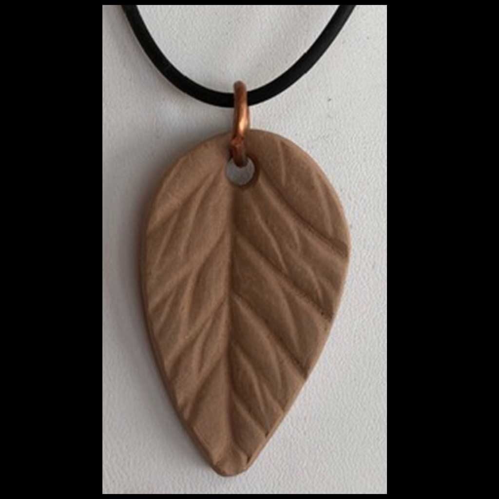 Leaf-pendant - brown